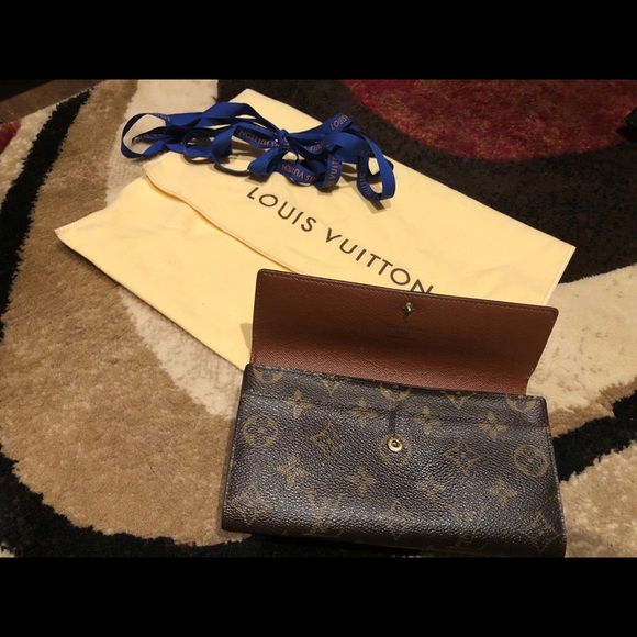 🌟🌟💯Authentic LV Sarah Wallet🌟🌟 - Picture 3 of 14